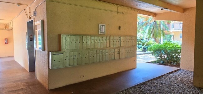 Building Photo - 430 Commodore Dr