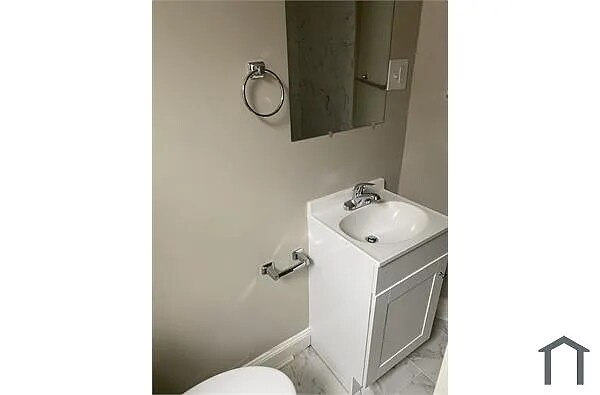 Building Photo - 2144 Bridge St