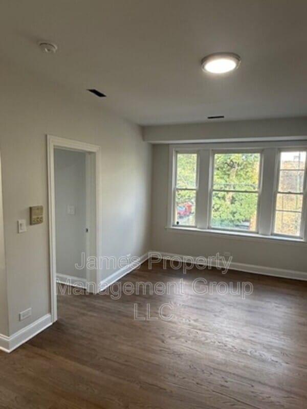 Building Photo - 3601 W Le Moyne St