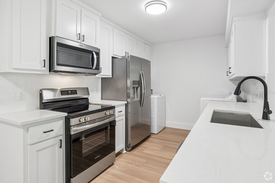 B1 2BR, 2BA - 962SF - Kitchen - The Reserve on Cato Springs