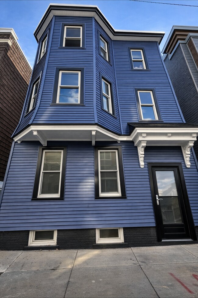 Building Photo - 38 Washburn St