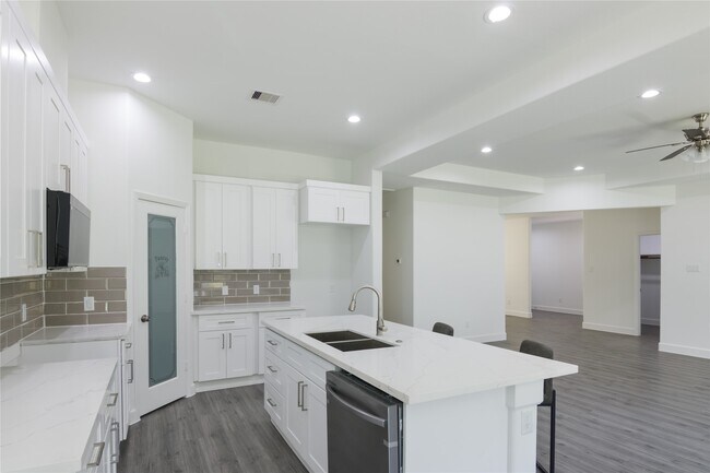 Building Photo - 336 Autumn Ln