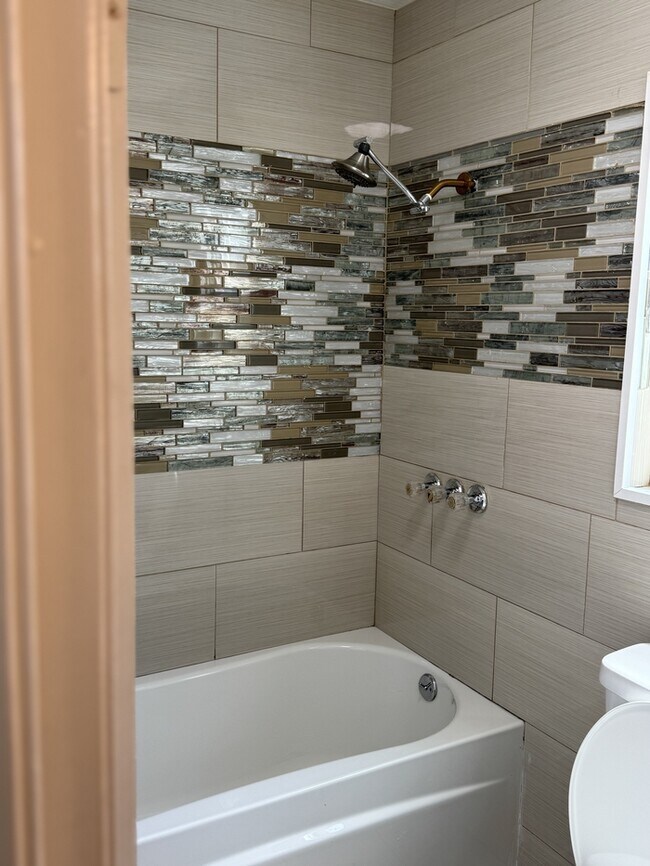 Building Photo - Tracy 4 Bedroom 2 Bathroom Home with a pool