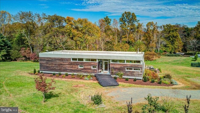 Building Photo - 10222 Van Thompson Rd