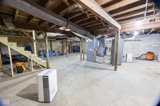 Building Photo - 7980 Royal Ave