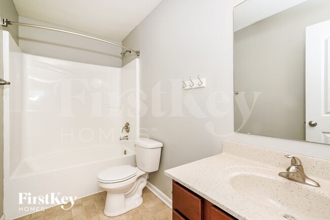 Building Photo - 8858 Hemingway Dr