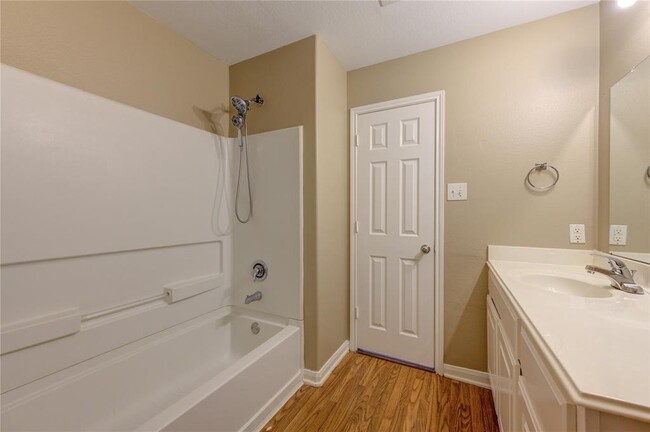 Building Photo - 6814 Manor Terrace Ln