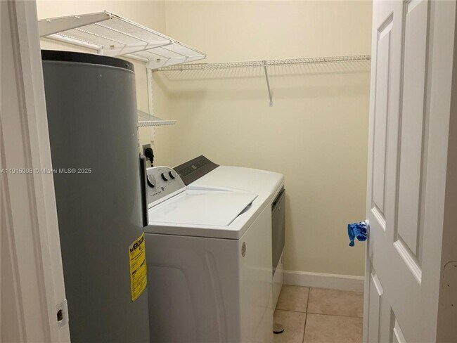 Building Photo - 10159 NW 43rd Terrace