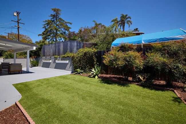 Building Photo - 2136 Foothill Dr