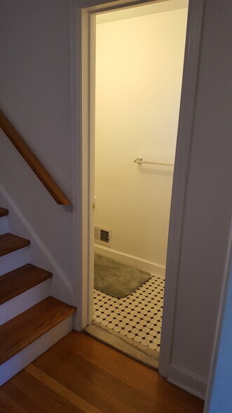 Building Photo - 969 Meadowbrook Dr