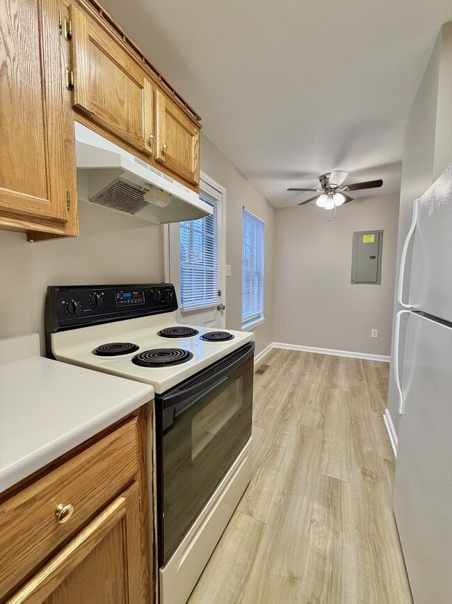 Building Photo - 305 Lake St