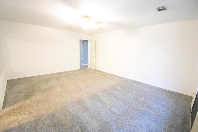 Building Photo - 10942 Heather Trail Dr