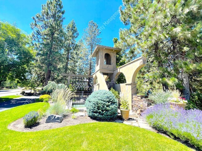 Building Photo - 60974 Snowbrush Dr