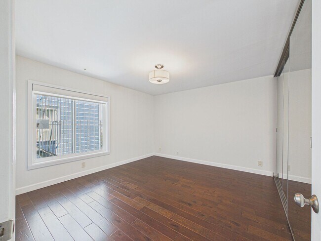 Building Photo - Bright Corner 2BR/2BA in Prime Anza Vista | Parking Included | Exceptional Natural Light