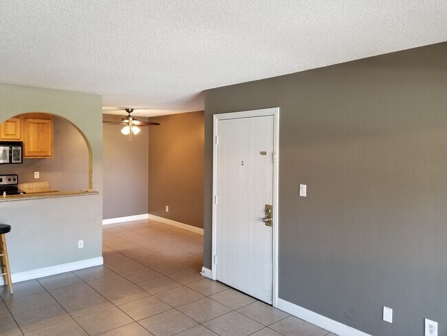 Building Photo - *HCVP considered*DOWNSTAIRS 1BD 1BA CONDO!