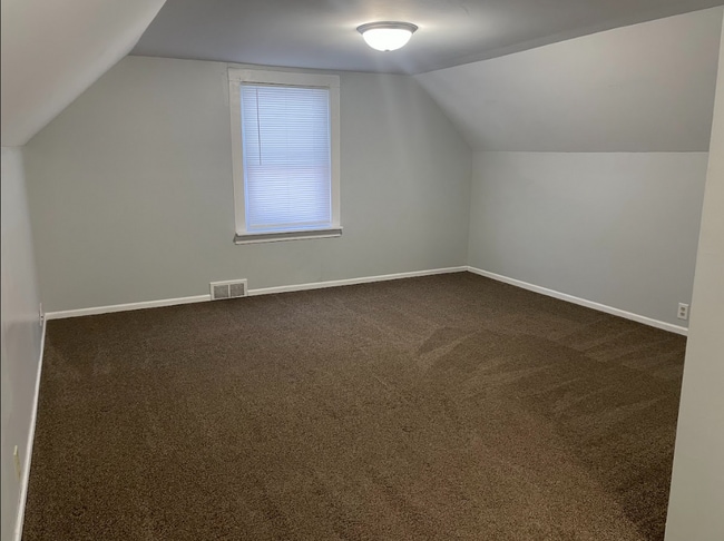 Building Photo - 282 N Franklin St