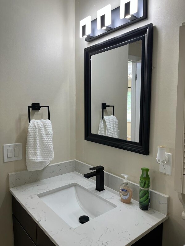 Building Photo - 1807 W 4th St