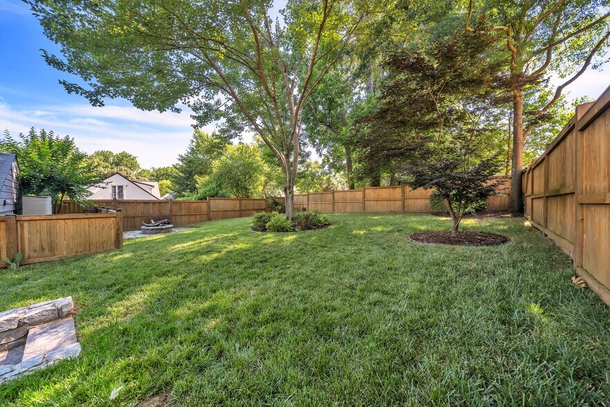 Building Photo - 455 Claire Dr NE