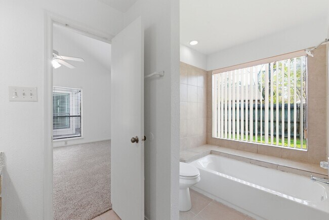 Building Photo - 506 Willow Wisp Cir