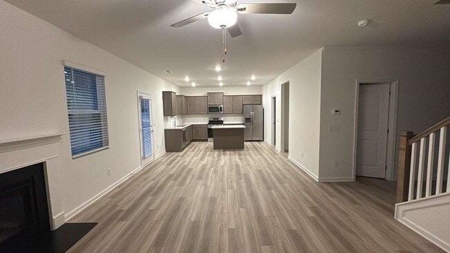 Building Photo - 576 River Run Dr