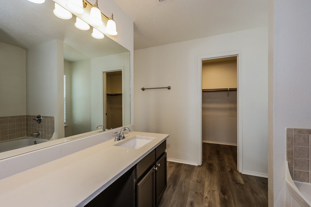 Building Photo - 7024 Lake Jackson Dr