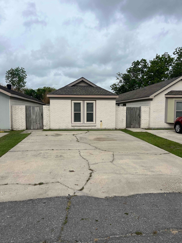 Primary Photo - 113 Cane Field St