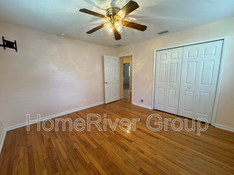 Building Photo - 2204 Tegner Dr