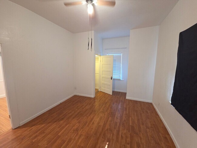 Building Photo - Beautiful 2 bedroom home with large detatched garage