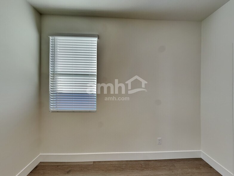 Building Photo - 525 Speckled Orchid Pl