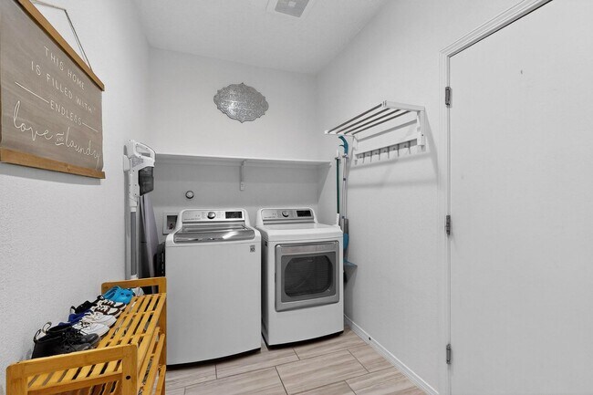 Building Photo - For Rent | Unfurnished Home | 4 Bed / 2.5 Bath | 2 Car Garage | 2-Story | Rio Rancho | Solar