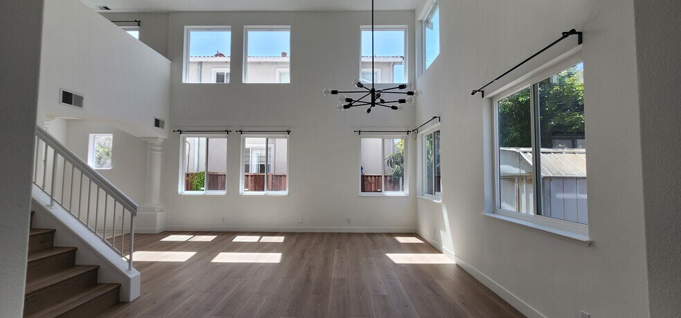 Building Photo - 2231 Aquatic Ct