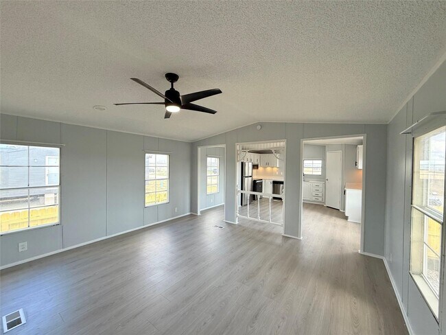 Building Photo - 1133 Rd 5823