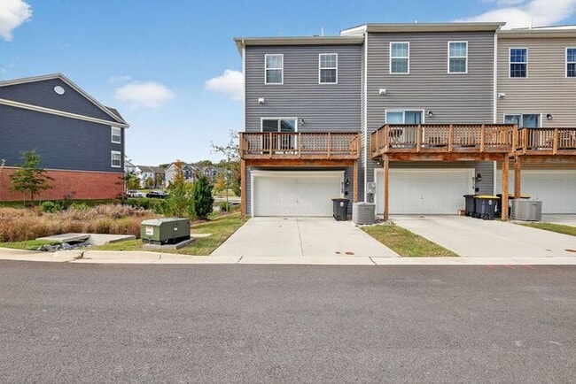 Building Photo - 8760 Mimosa Ave