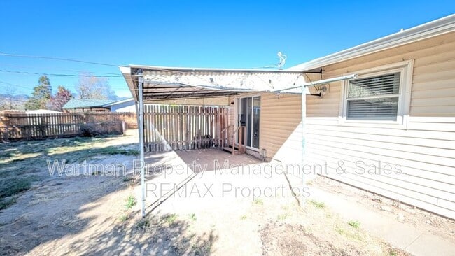 Building Photo - 3003 Gomer Ave