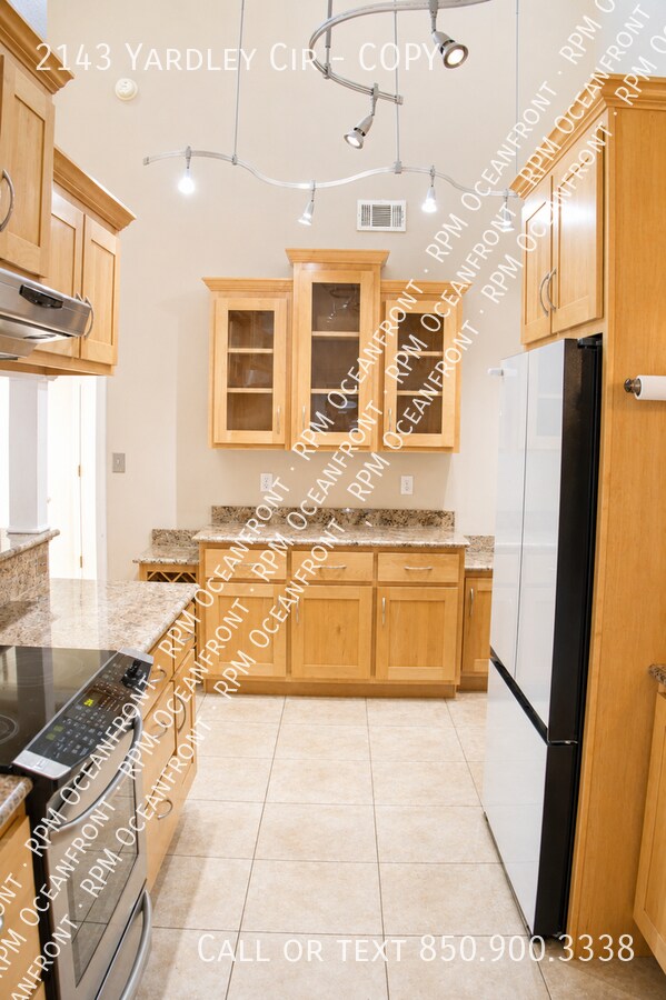 Building Photo - 2143 Yardley Cir