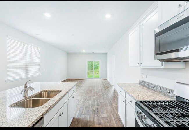 Building Photo - 620 Ladywood Dr