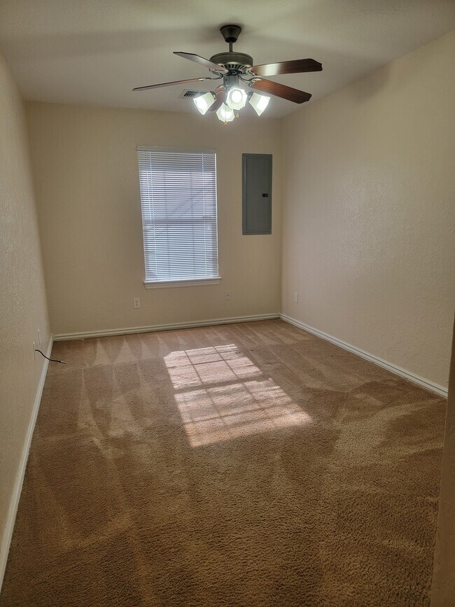 Building Photo - 1308 SW B Ave