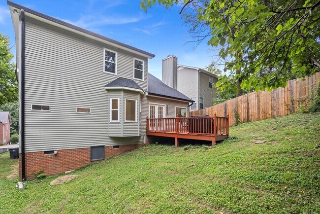Building Photo - 1009 Elmshade Ln