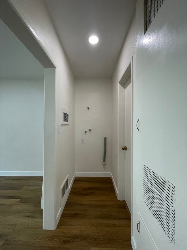 Building Photo - 12514 Broadway Ave