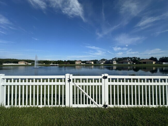 Building Photo - 2412 Country Pond Ct
