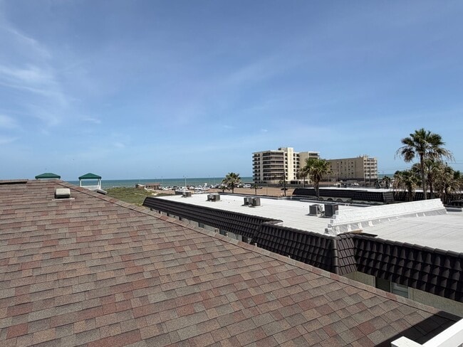 Building Photo - 14901 Windward Dr