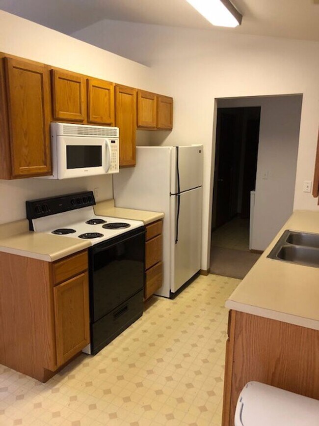 Building Photo - 4809-4811 Geyser Blvd