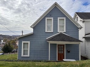 Building Photo - Sunny Side - 3 Bedroom Big House - Availab...