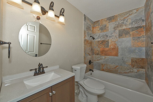 Building Photo - Beautifully remodeled 3 bed - 2 bath in Ki...