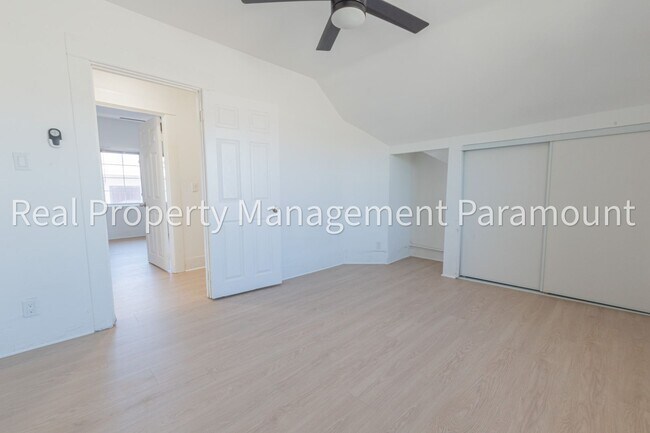 Building Photo - 433 W 56th St