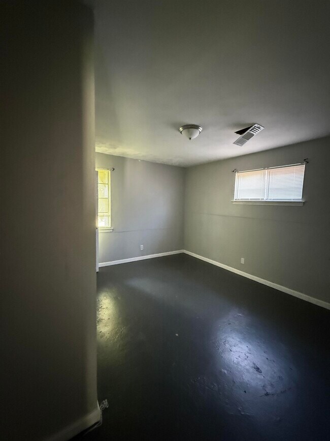 Building Photo - 2203 Stovall Ave