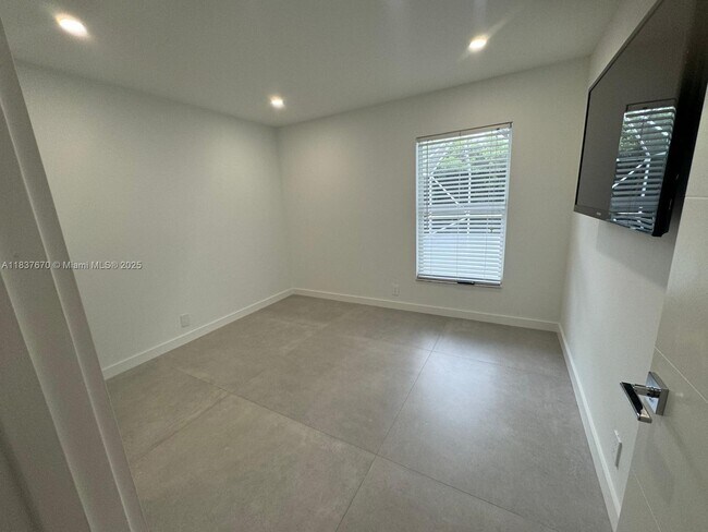 Building Photo - 21281 Hazelwood Ln