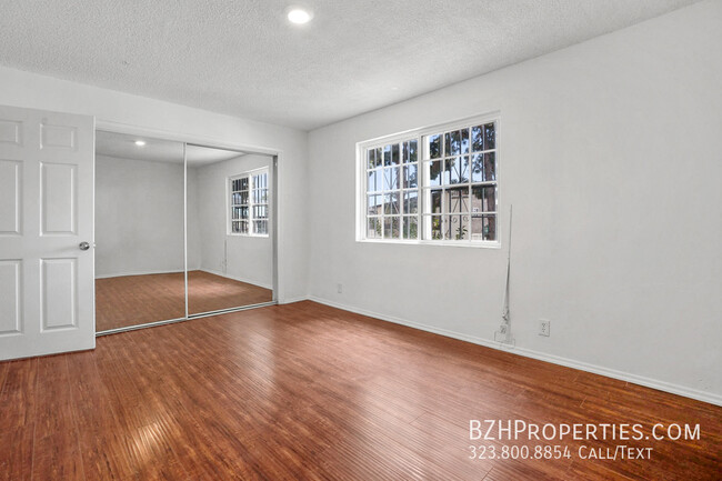 Building Photo - 7076 Lanewood Ave