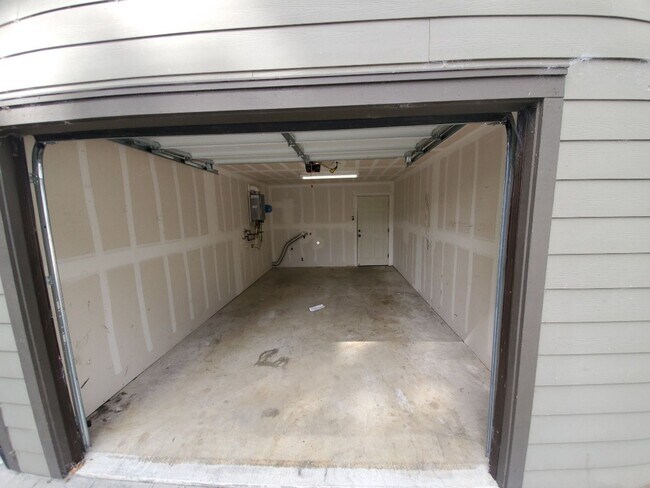 Building Photo - 6326-6328 Lee Ann [PRM: Andrew] (2)