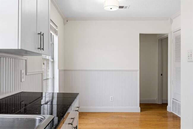 Building Photo - 3902 Peterson Ave